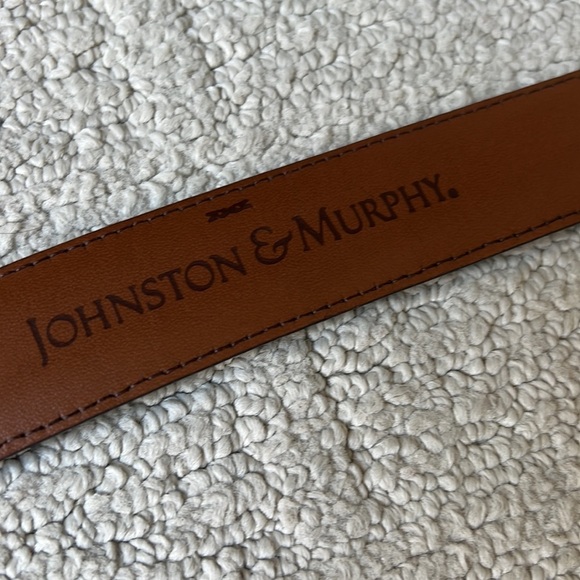 Johnston & Murphy brown leather with solid brass buckle belt - Picture 7 of 9